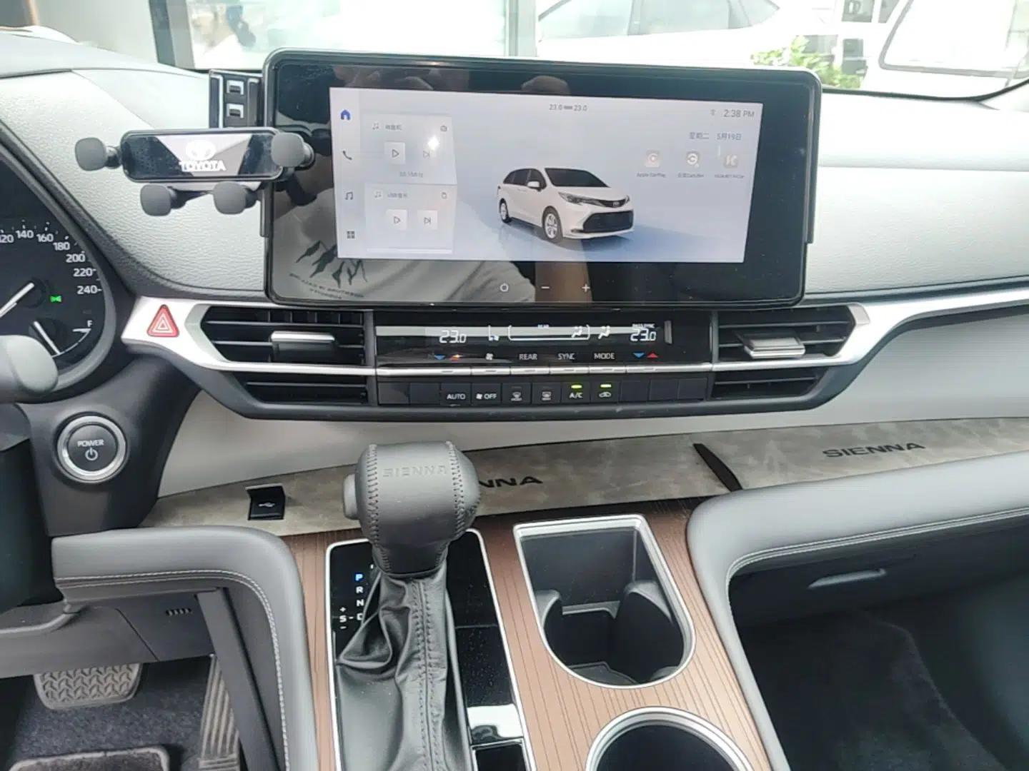 Toyota SIENNA 2024 2.5L Hybrid Comfort Edition — миниатюра 15