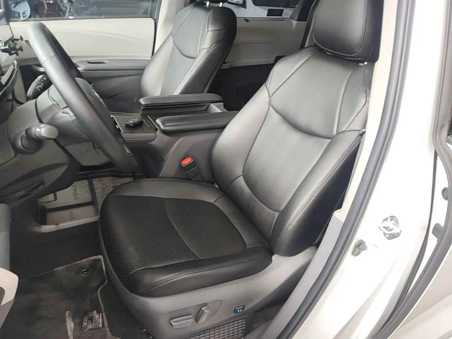 Toyota SIENNA 2024 2.5L Hybrid Comfort Edition — миниатюра 17