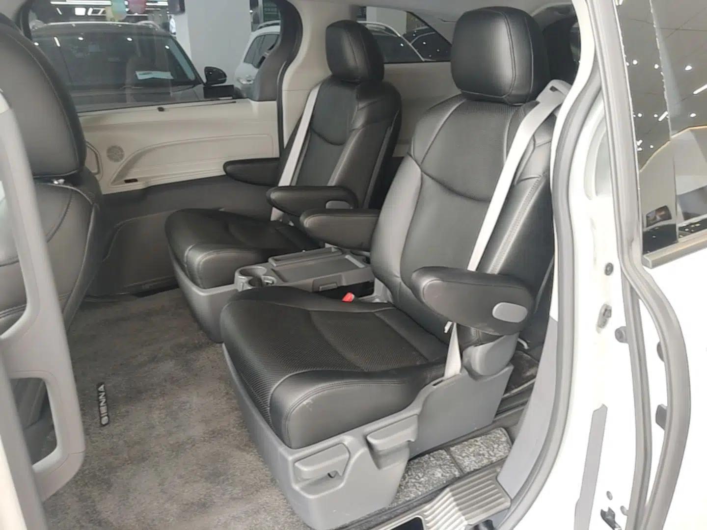 Toyota SIENNA 2024 2.5L Hybrid Comfort Edition — миниатюра 19