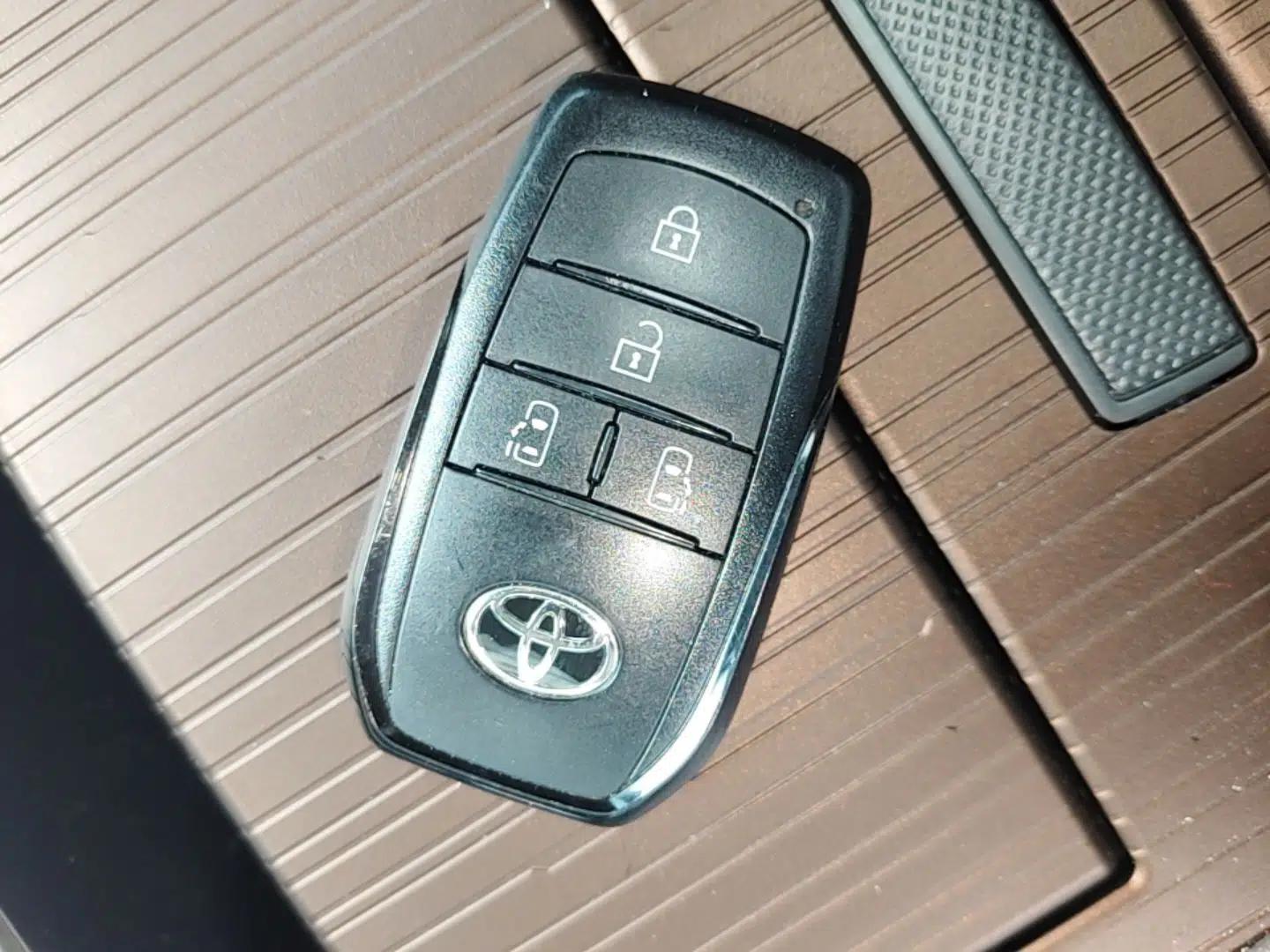 Toyota SIENNA 2024 2.5L Hybrid Comfort Edition — миниатюра 22