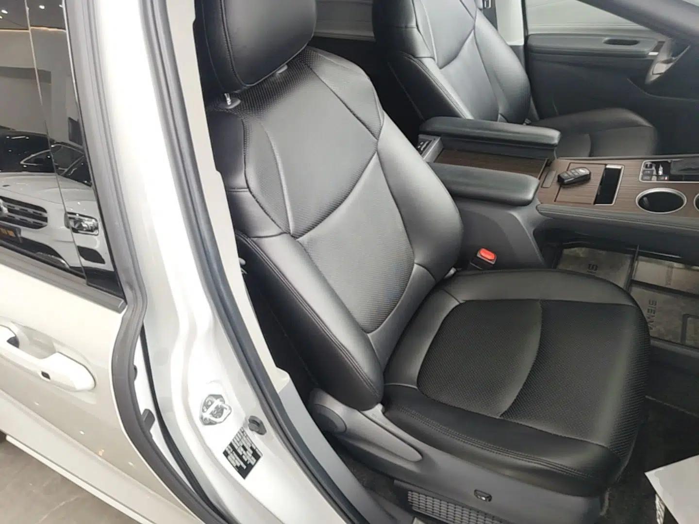 Toyota SIENNA 2024 2.5L Hybrid Comfort Edition — миниатюра 23