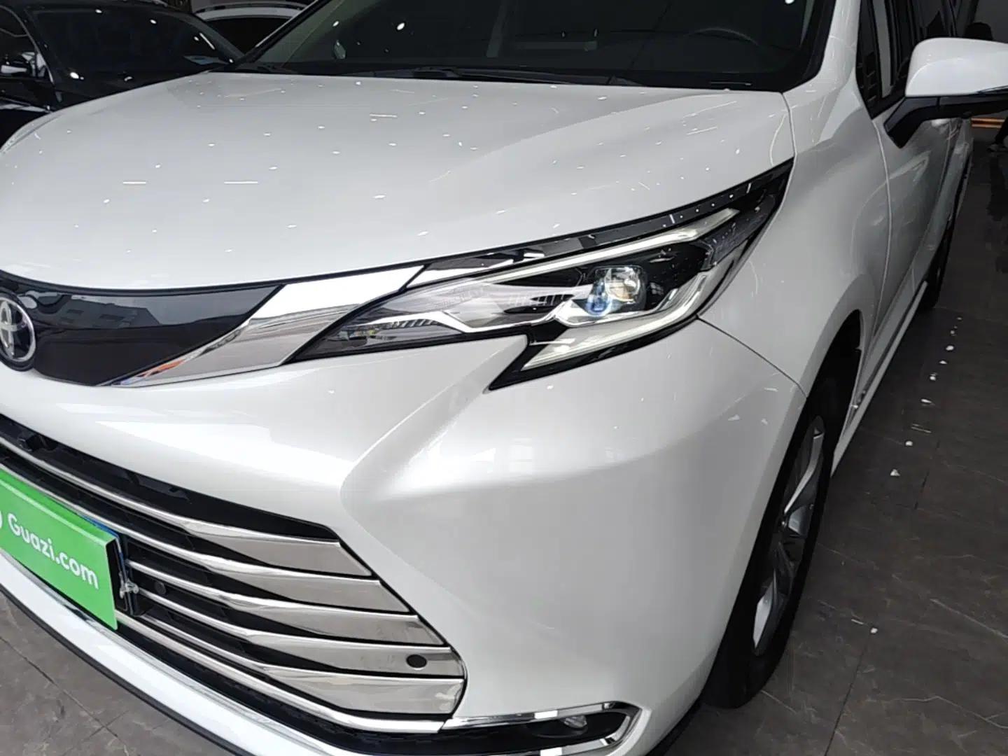 Toyota SIENNA 2024 2.5L Hybrid Comfort Edition — миниатюра 5