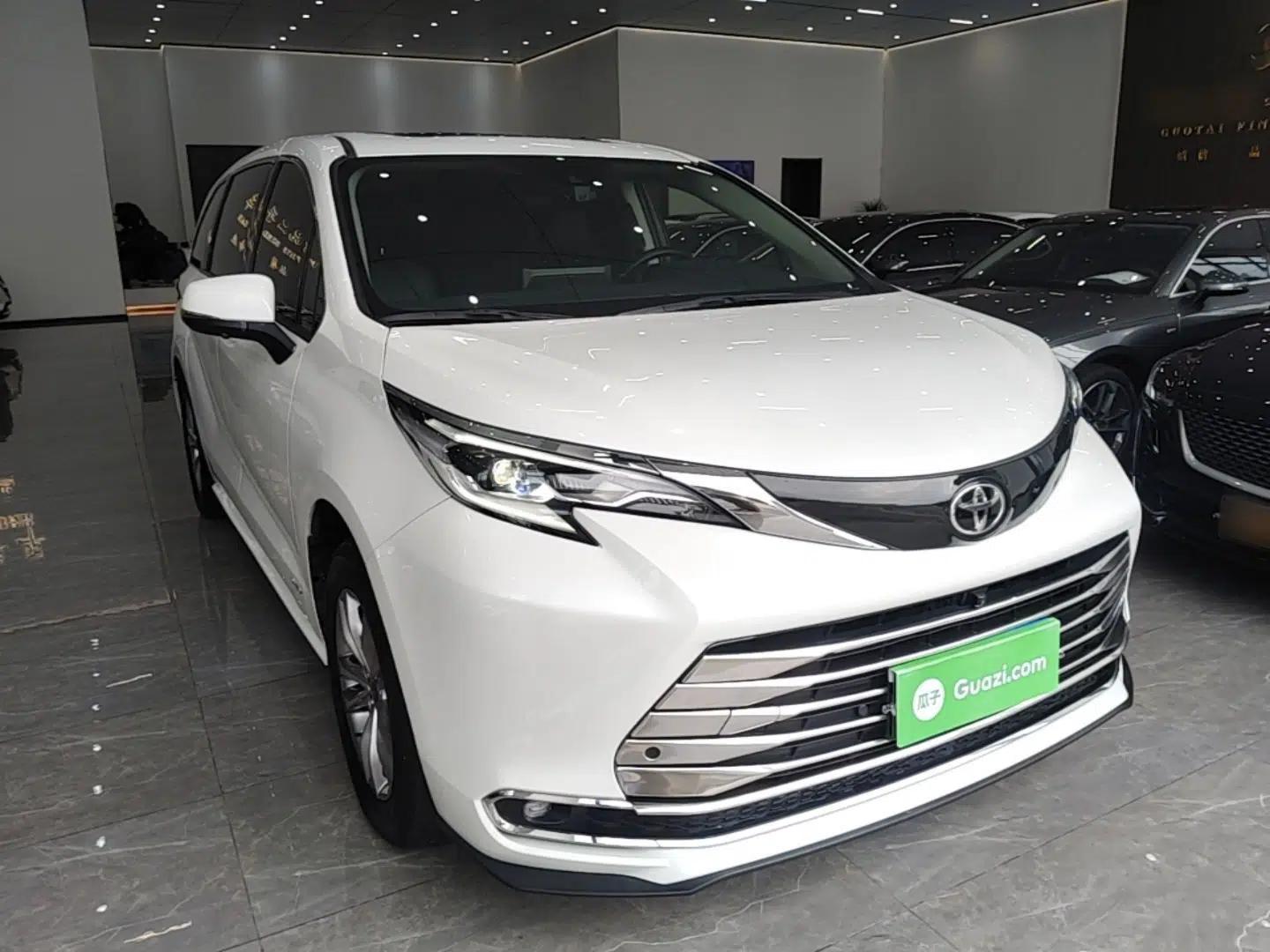Toyota SIENNA 2024 2.5L Hybrid Comfort Edition — миниатюра 6