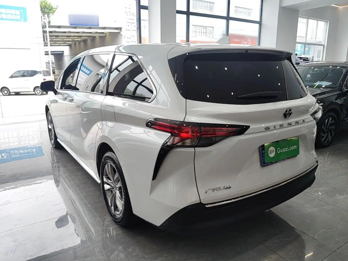 Toyota SIENNA 2024 2.5L Hybrid Comfort Edition — миниатюра 7