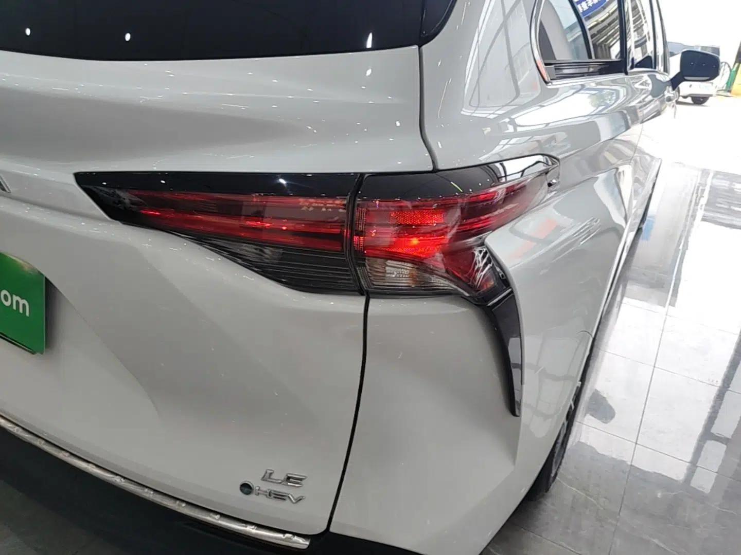 Toyota SIENNA 2024 2.5L Hybrid Comfort Edition — миниатюра 8