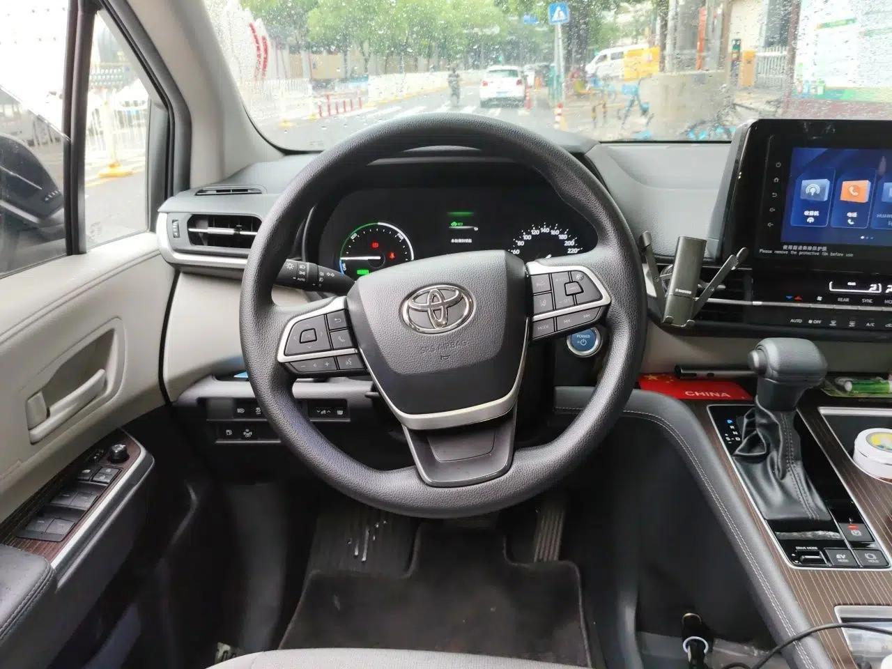 Toyota SIENNA 2023 2.5L Hybrid Comfort Edition — миниатюра 11