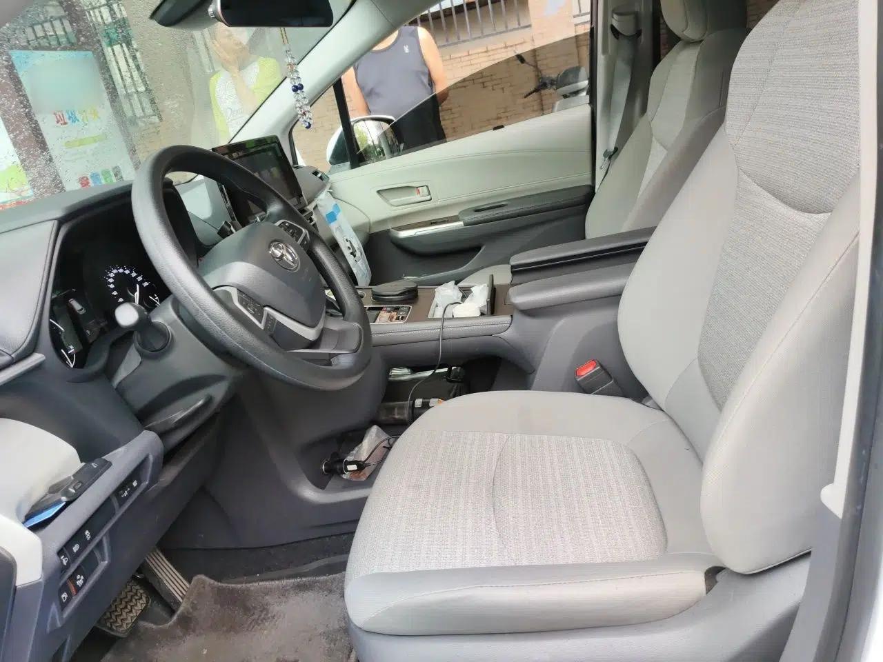 Toyota SIENNA 2023 2.5L Hybrid Comfort Edition — миниатюра 16