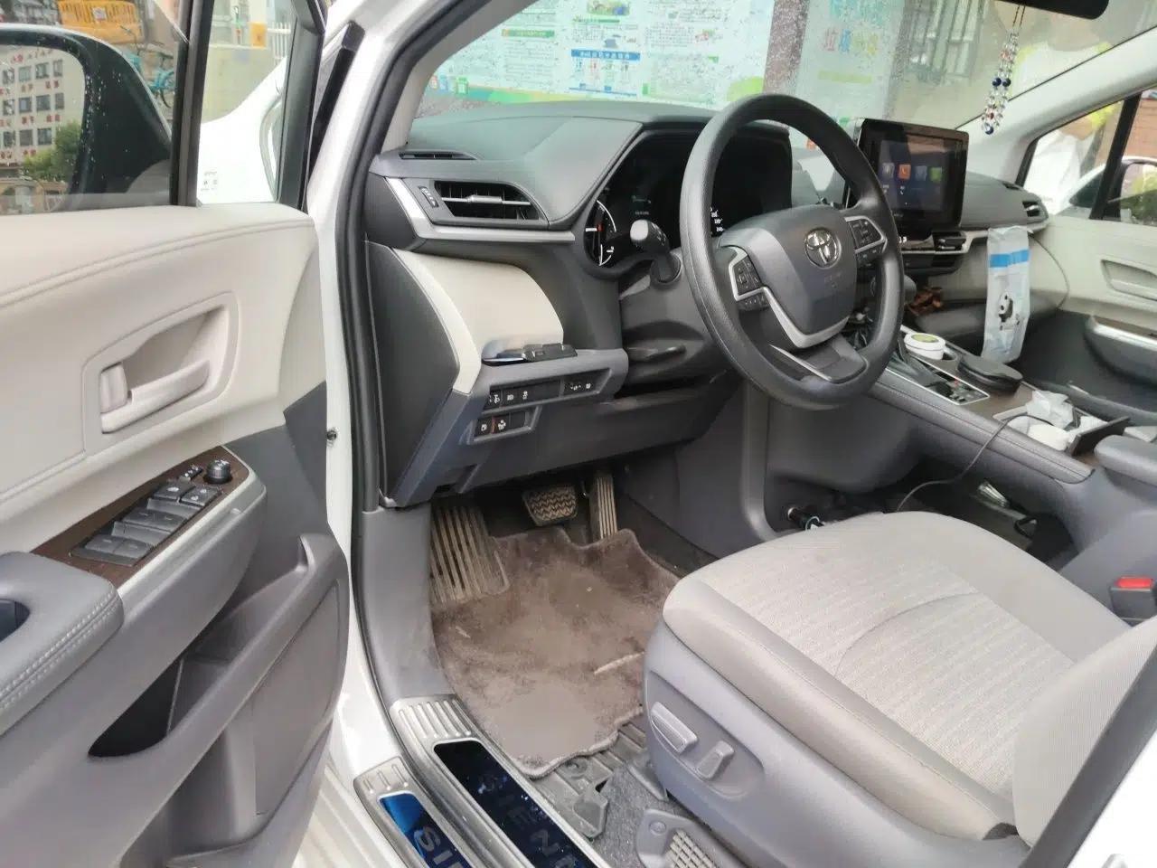 Toyota SIENNA 2023 2.5L Hybrid Comfort Edition — миниатюра 17