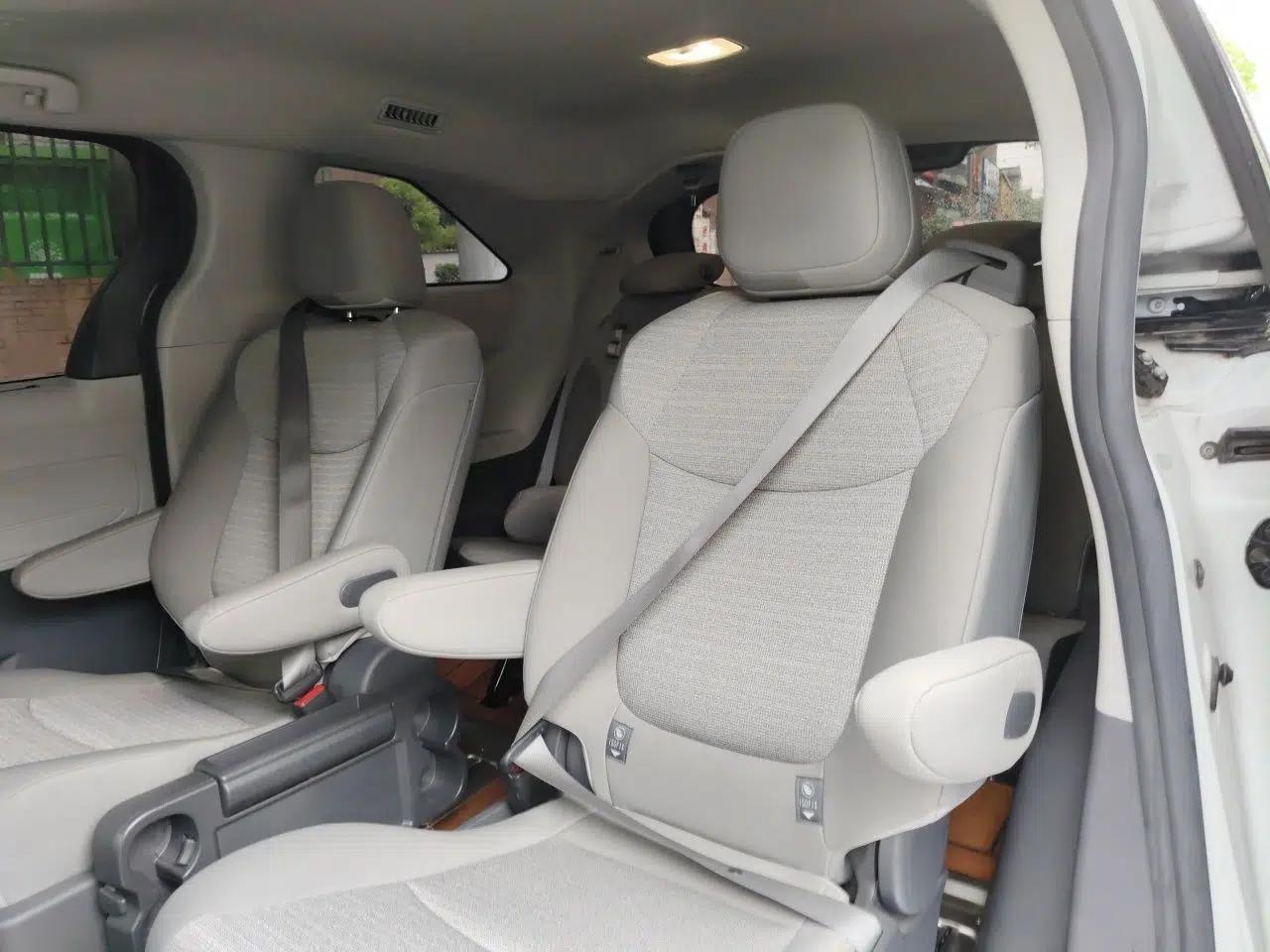 Toyota SIENNA 2023 2.5L Hybrid Comfort Edition — миниатюра 18