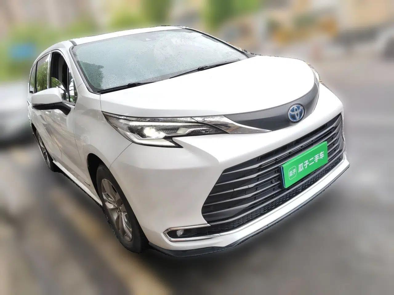 Toyota SIENNA 2023 2.5L Hybrid Comfort Edition — миниатюра 3