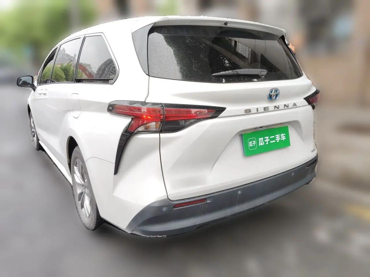 Toyota SIENNA 2023 2.5L Hybrid Comfort Edition — миниатюра 4