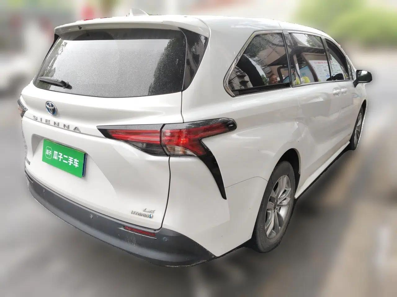 Toyota SIENNA 2023 2.5L Hybrid Comfort Edition — миниатюра 6