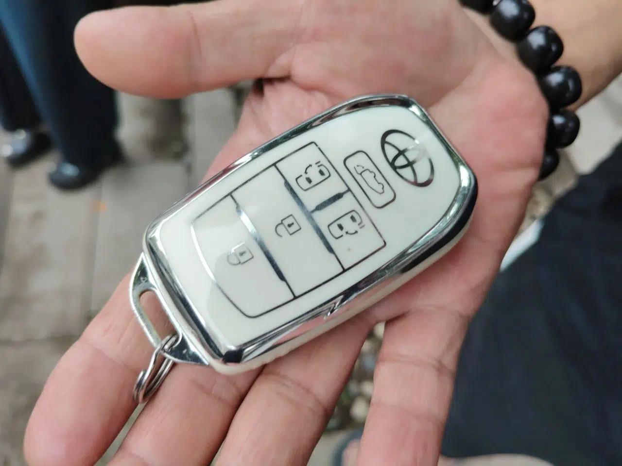 Toyota SIENNA 2023 2.5L Hybrid Comfort Edition — миниатюра 9