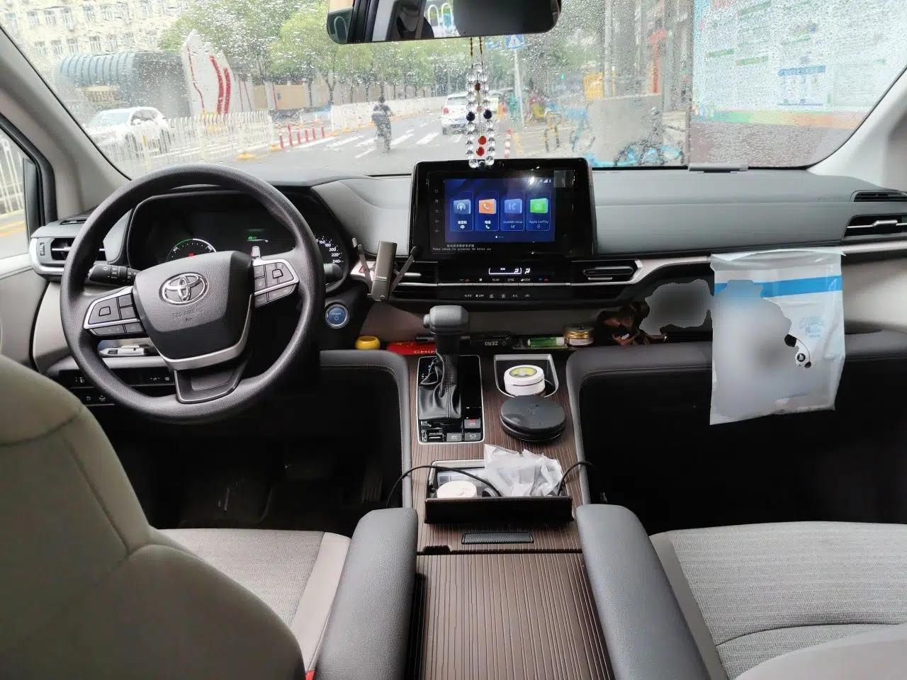 Toyota SIENNA 2023 2.5L Hybrid Comfort Edition — миниатюра 10