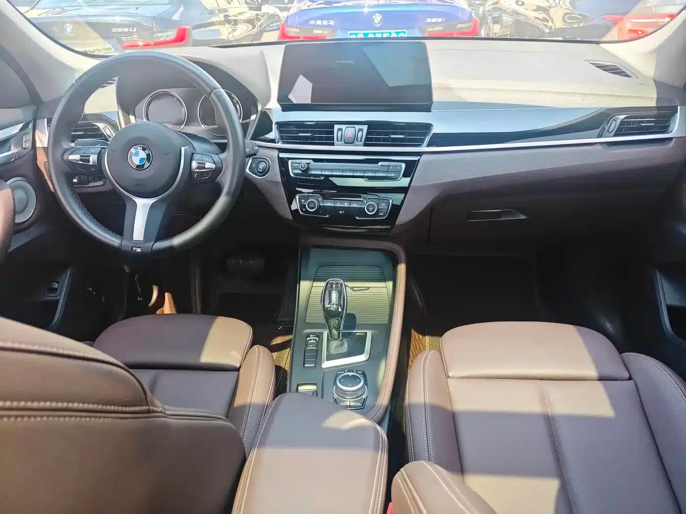 BMW X1 2021 sDrive25Li Leading Edition — миниатюра 8