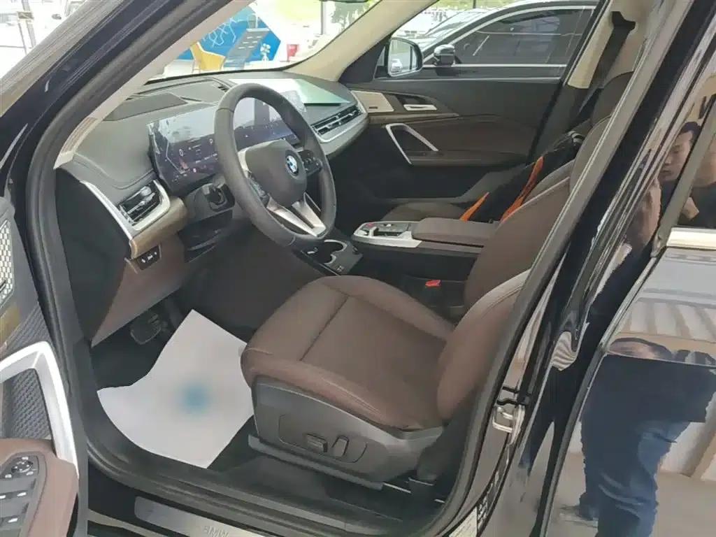 2023 BMW X1 xDrive25Li X Design Package — миниатюра 15