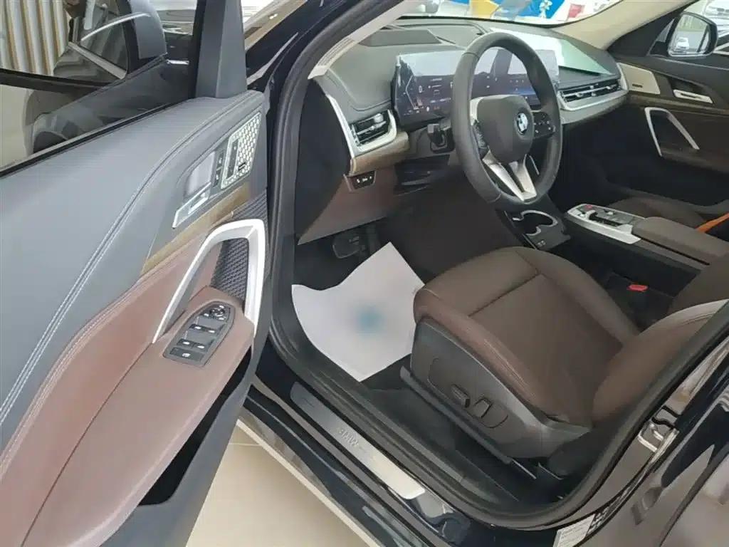 2023 BMW X1 xDrive25Li X Design Package — миниатюра 16
