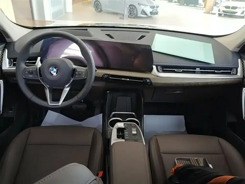 2023 BMW X1 xDrive25Li X Design Package — миниатюра 10