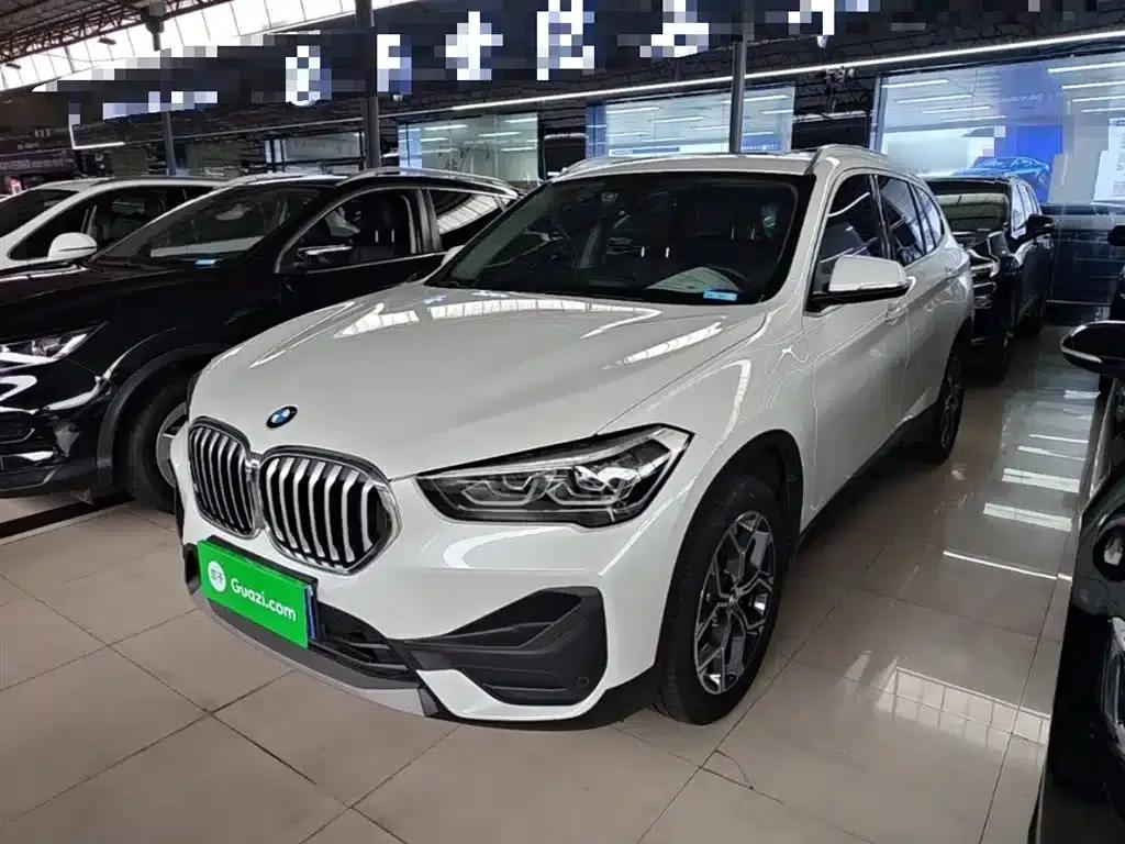 BMW X1 2022 sDrive25Li Leading Edition — миниатюра 1