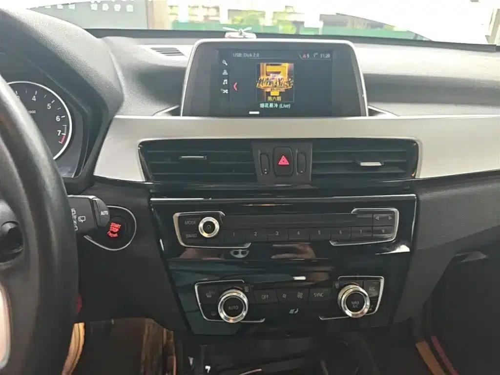 BMW X1 2018 sDrive18Li Fashion Edition — миниатюра 13