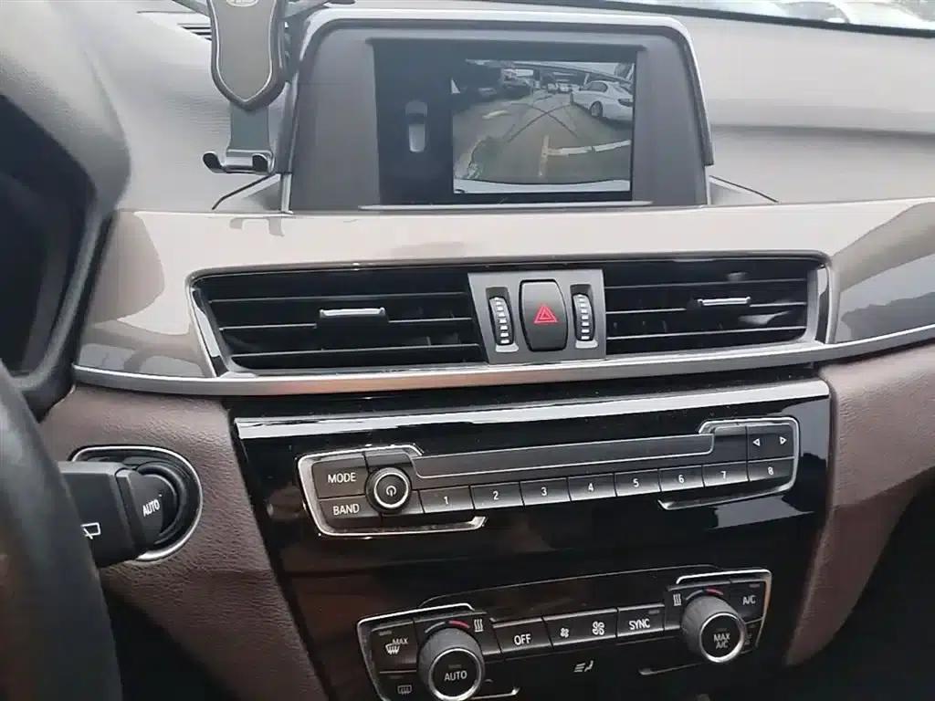 BMW X1 2019 sDrive18Li Premium — миниатюра 13