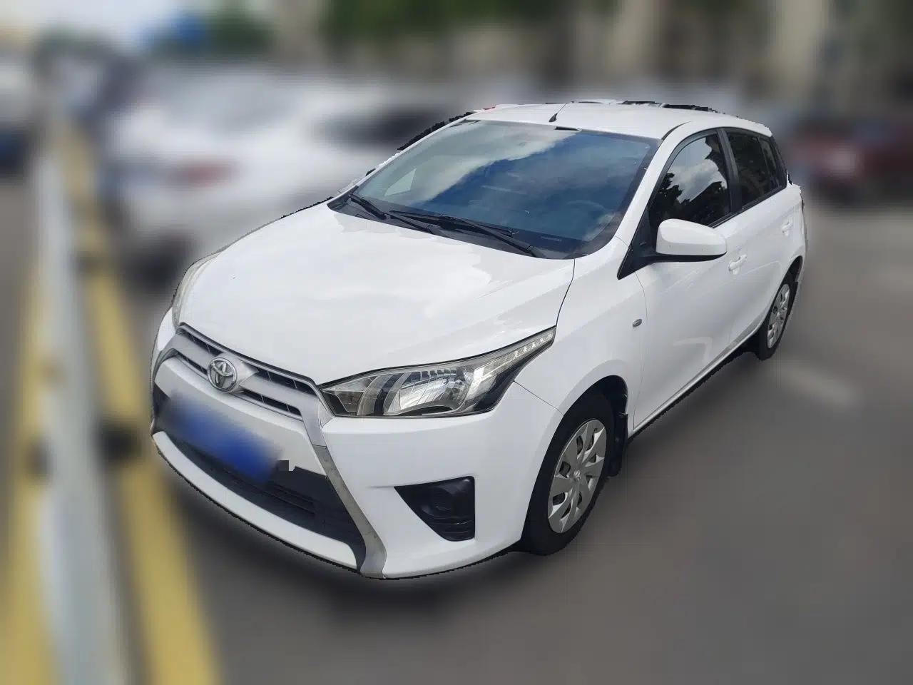 Toyota YARiS L Zhi Xuan 2015 1.5E Automatic Charm Edition — миниатюра 1