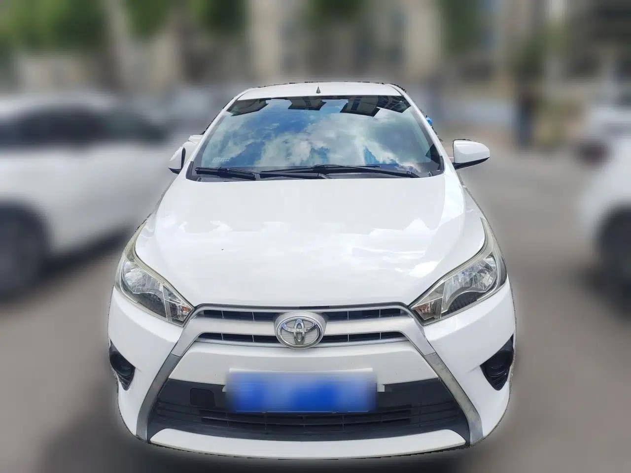 Toyota YARiS L Zhi Xuan 2015 1.5E Automatic Charm Edition — миниатюра 2