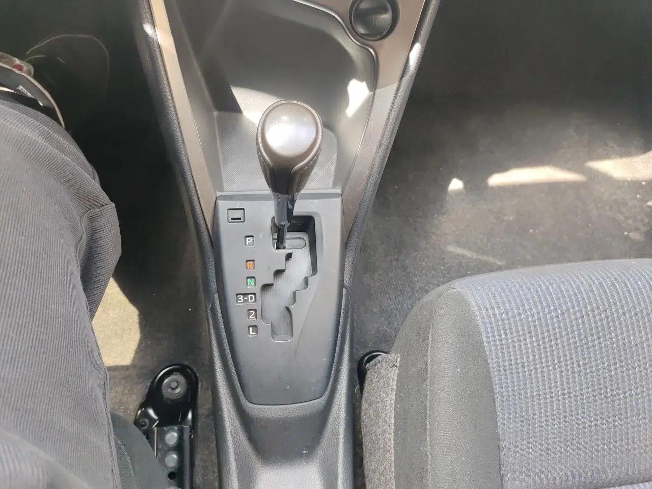 Toyota YARiS L Zhi Xuan 2015 1.5E Automatic Charm Edition — миниатюра 15