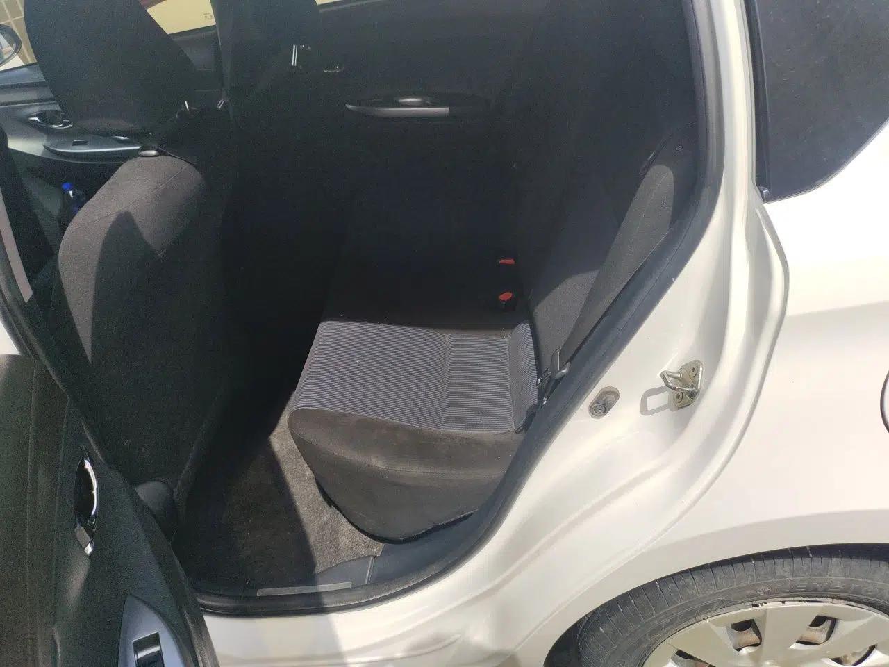 Toyota YARiS L Zhi Xuan 2015 1.5E Automatic Charm Edition — миниатюра 18