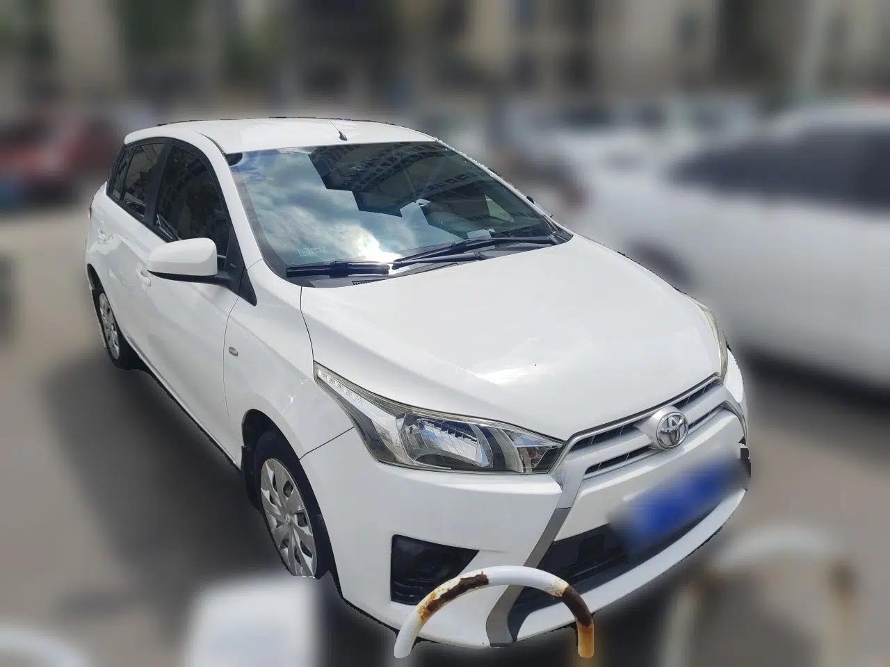 Toyota YARiS L Zhi Xuan 2015 1.5E Automatic Charm Edition — миниатюра 3