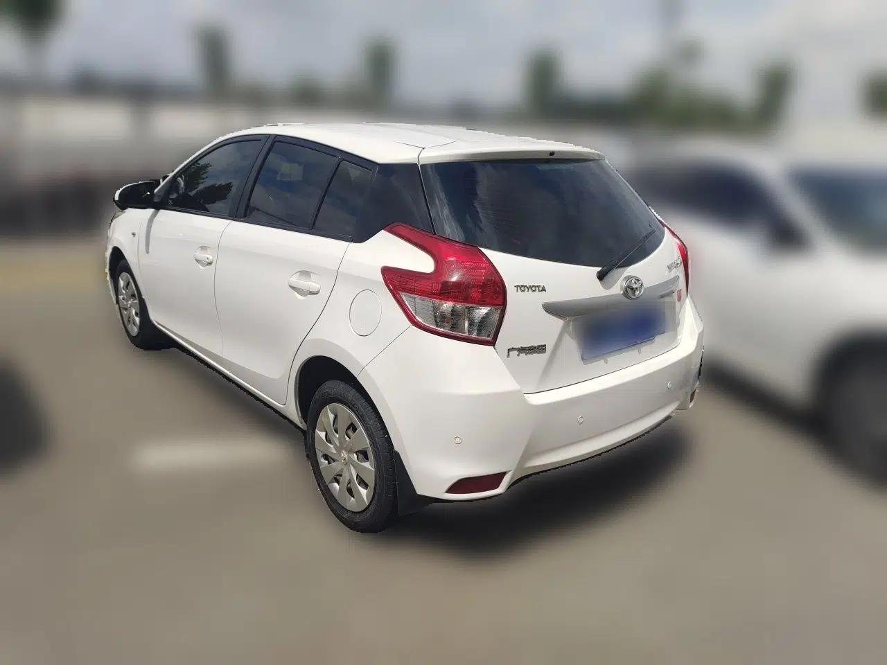 Toyota YARiS L Zhi Xuan 2015 1.5E Automatic Charm Edition — миниатюра 4