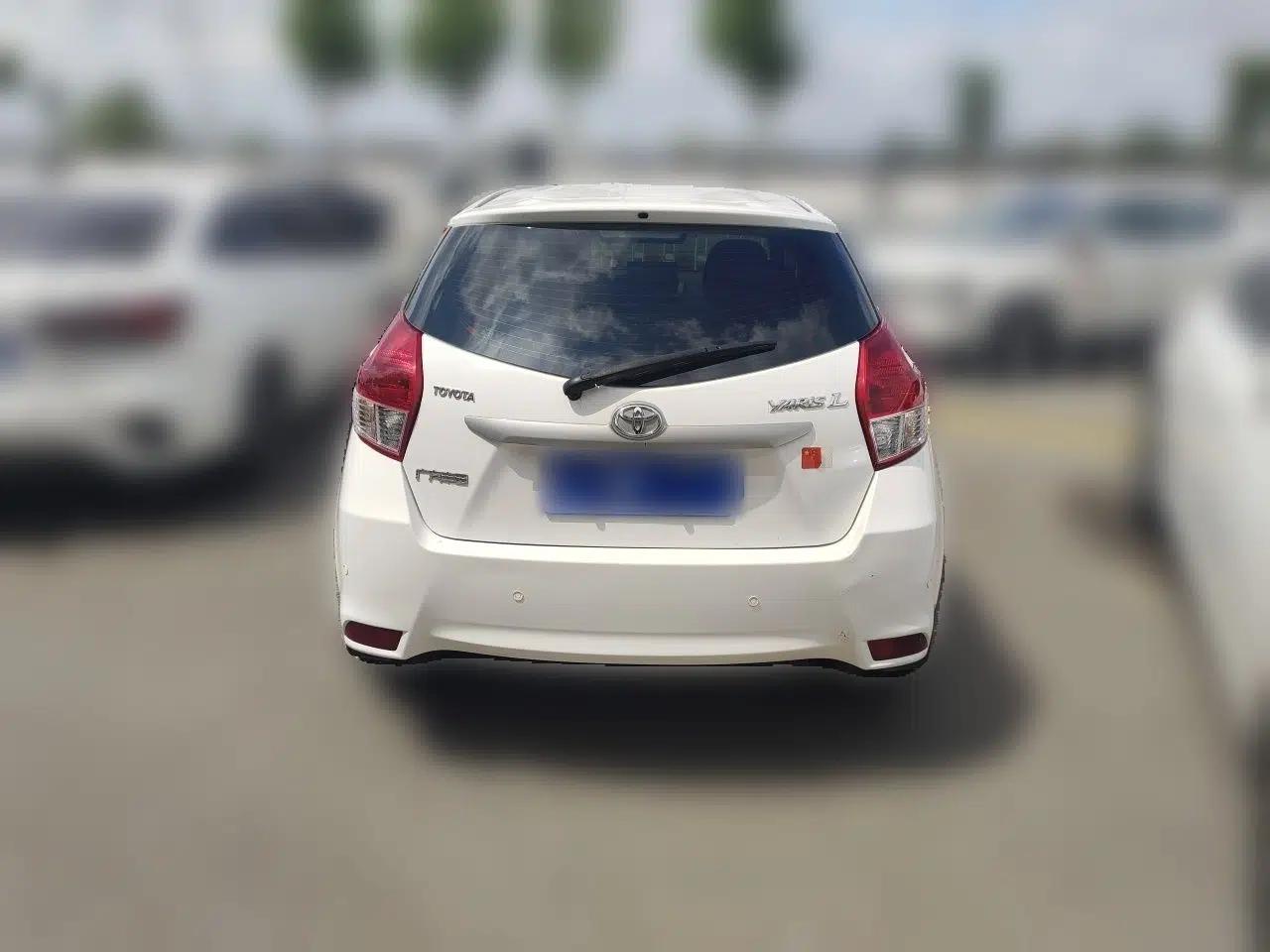 Toyota YARiS L Zhi Xuan 2015 1.5E Automatic Charm Edition — миниатюра 5