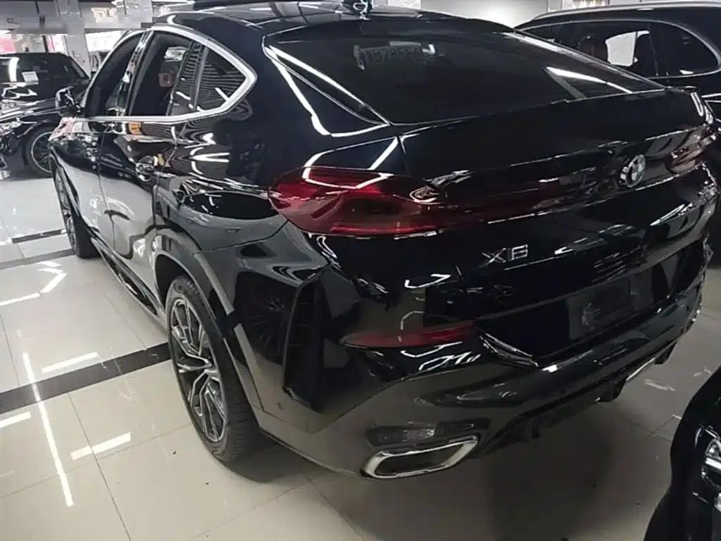2021 BMW X6 xDrive30i M Sport Package — миниатюра 5