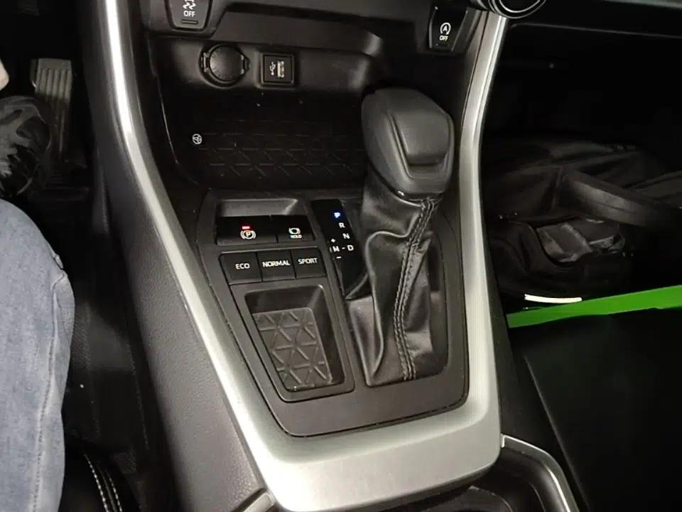 Toyota Wildlander 2023 2.0L CVT Two-Wheel Drive Leading Edition — миниатюра 17