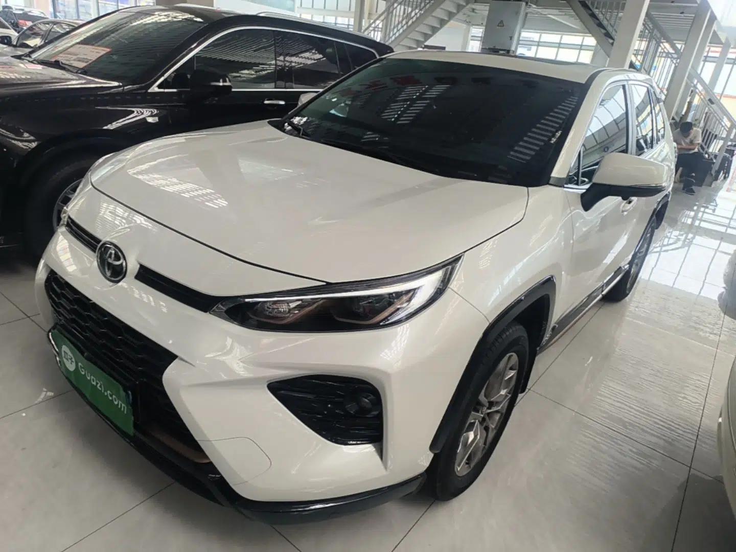 Toyota Wildlander 2024 2.0L CVT Two-Wheel Drive Urban Edition — миниатюра 1