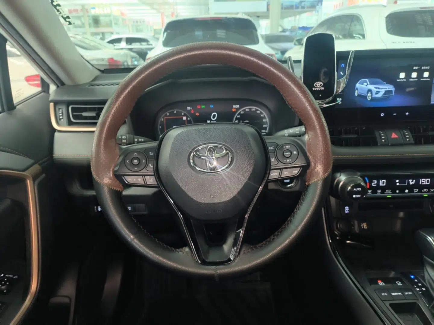 Toyota Wildlander 2024 2.0L CVT Two-Wheel Drive Urban Edition — миниатюра 14