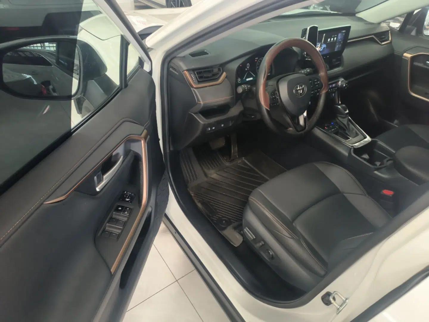 Toyota Wildlander 2024 2.0L CVT Two-Wheel Drive Urban Edition — миниатюра 19