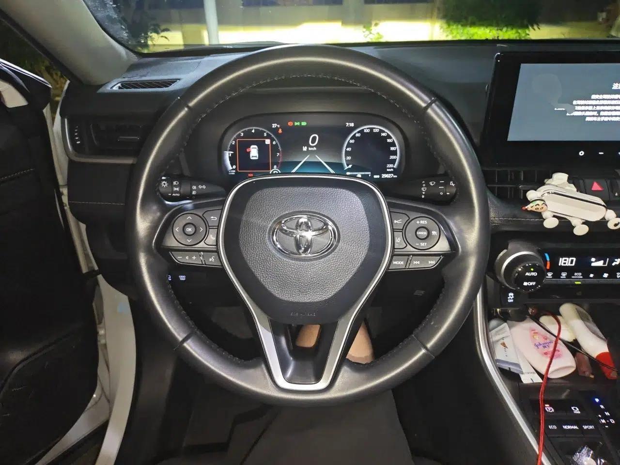 Toyota Wildlander 2023 2.0L CVT Two-Wheel Drive Luxury PLUS Edition — миниатюра 11