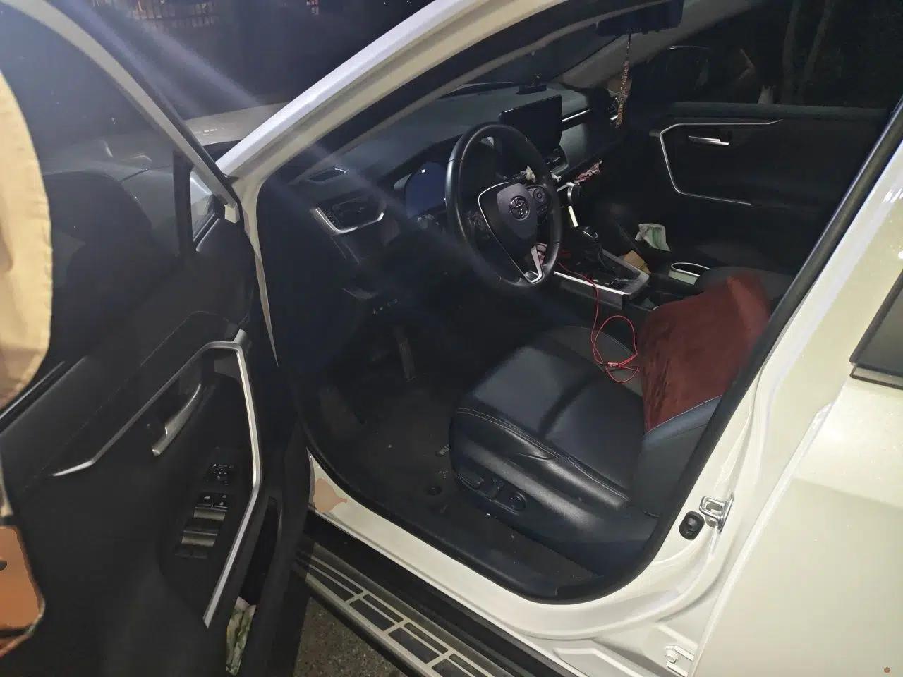 Toyota Wildlander 2023 2.0L CVT Two-Wheel Drive Luxury PLUS Edition — миниатюра 17