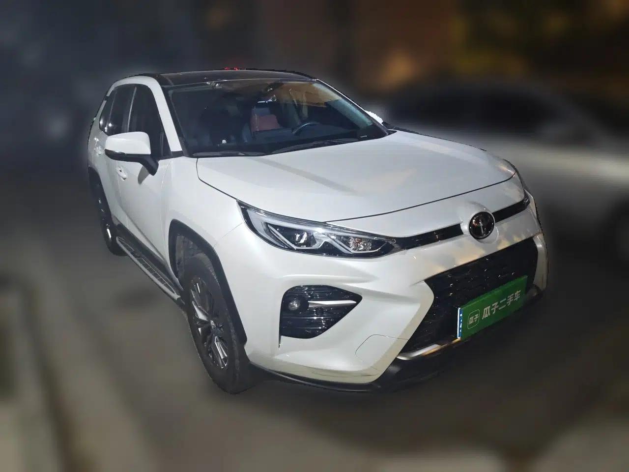 Toyota Wildlander 2023 2.0L CVT Two-Wheel Drive Luxury PLUS Edition — миниатюра 3