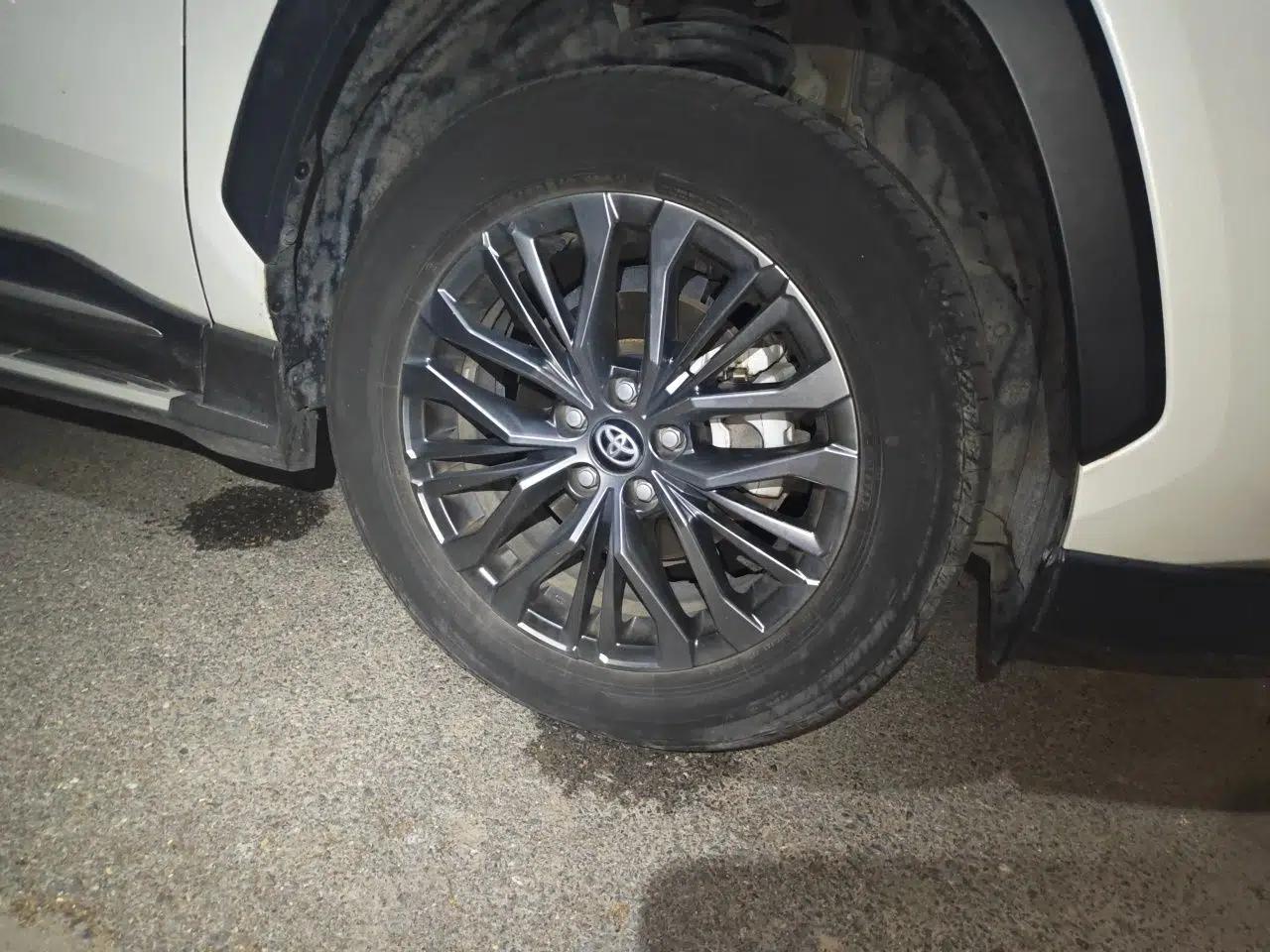 Toyota Wildlander 2023 2.0L CVT Two-Wheel Drive Luxury PLUS Edition — миниатюра 8