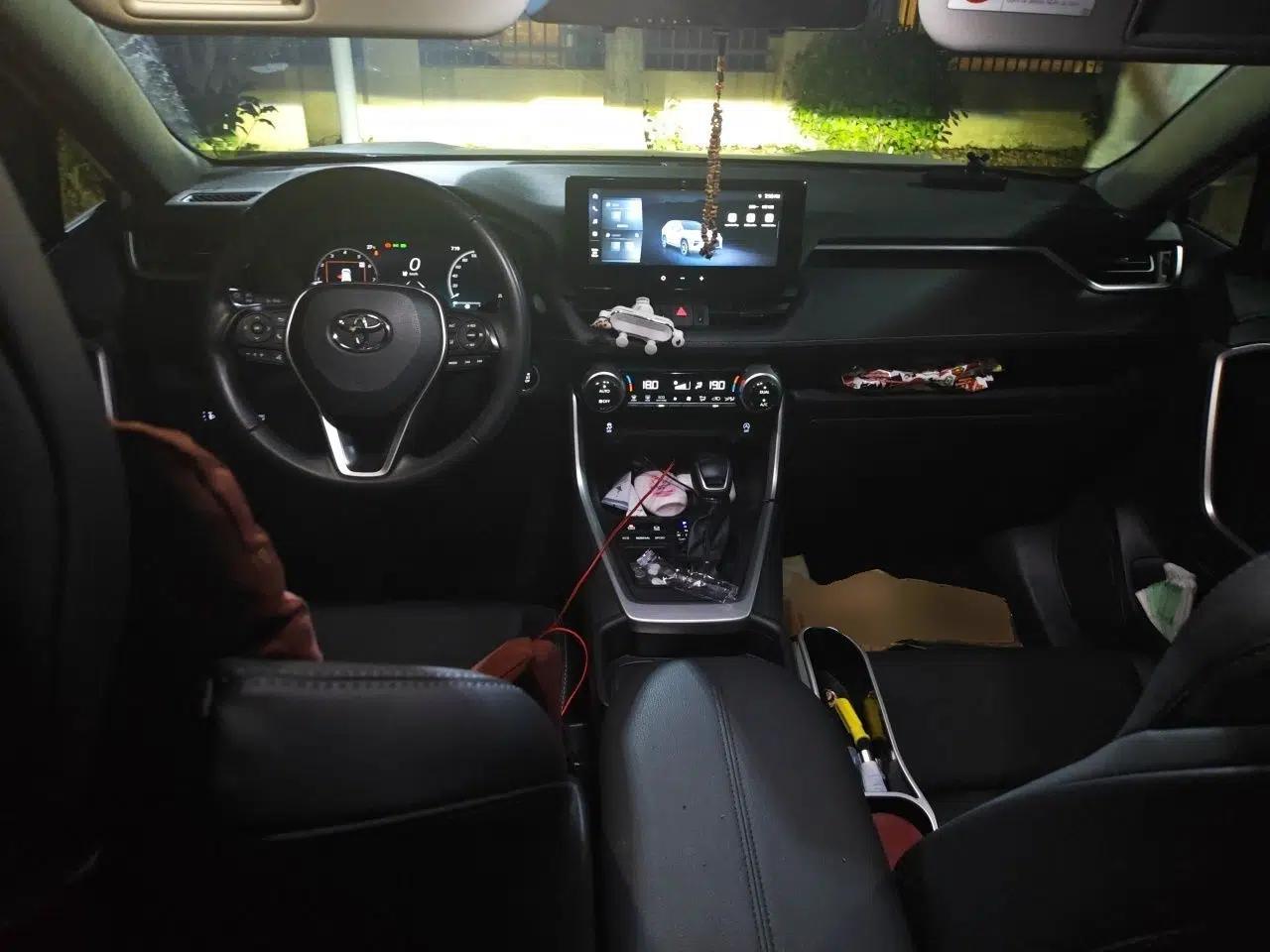 Toyota Wildlander 2023 2.0L CVT Two-Wheel Drive Luxury PLUS Edition — миниатюра 10
