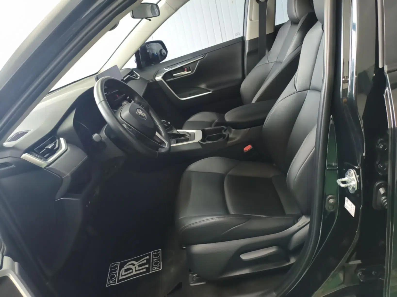 Toyota Wildlander 2022 2.0L CVT Two-Wheel Drive Urban Edition — миниатюра 17