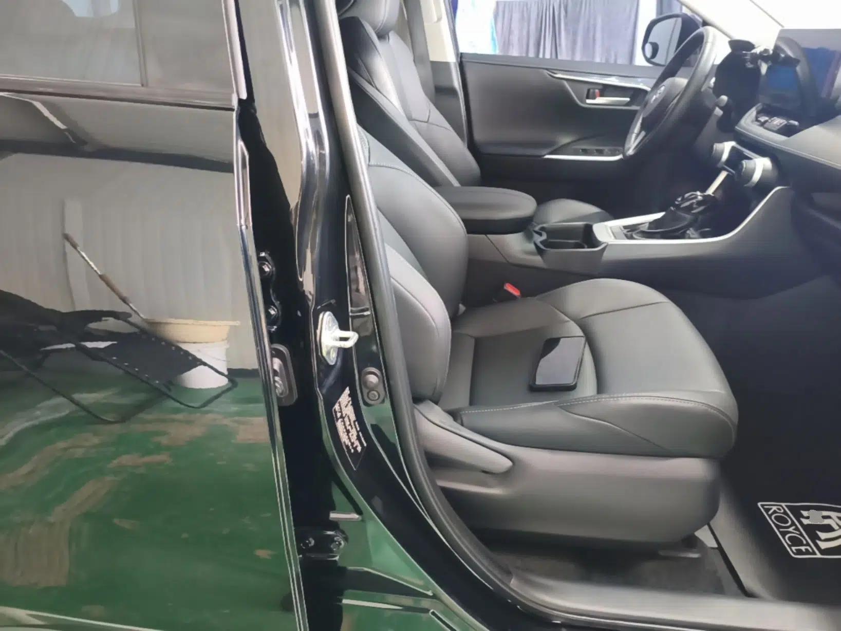 Toyota Wildlander 2022 2.0L CVT Two-Wheel Drive Urban Edition — миниатюра 23