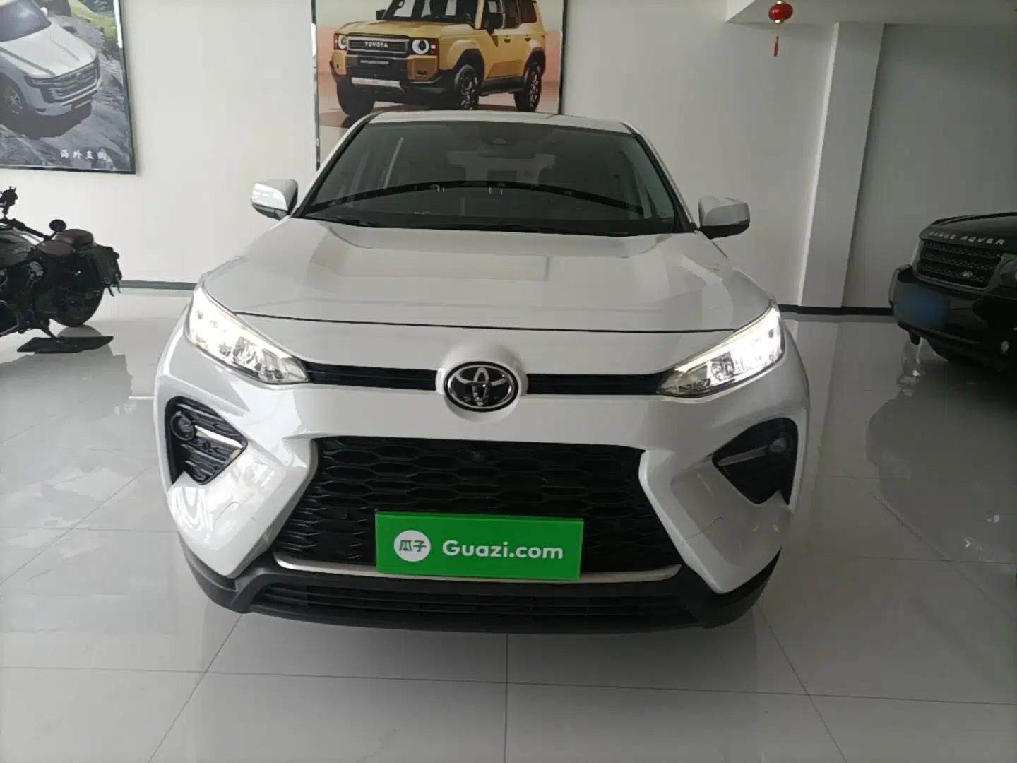 Toyota Wildlander 2022 2.0L CVT 4x4 Luxury PLUS Edition — миниатюра 2