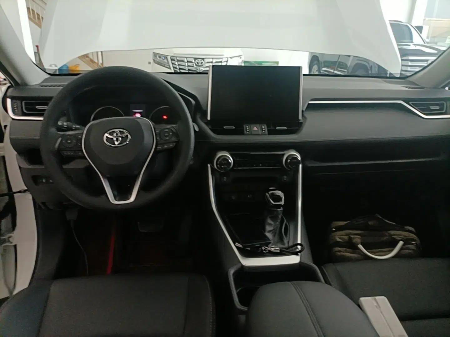 Toyota Wildlander 2022 2.0L CVT 4x4 Luxury PLUS Edition — миниатюра 12