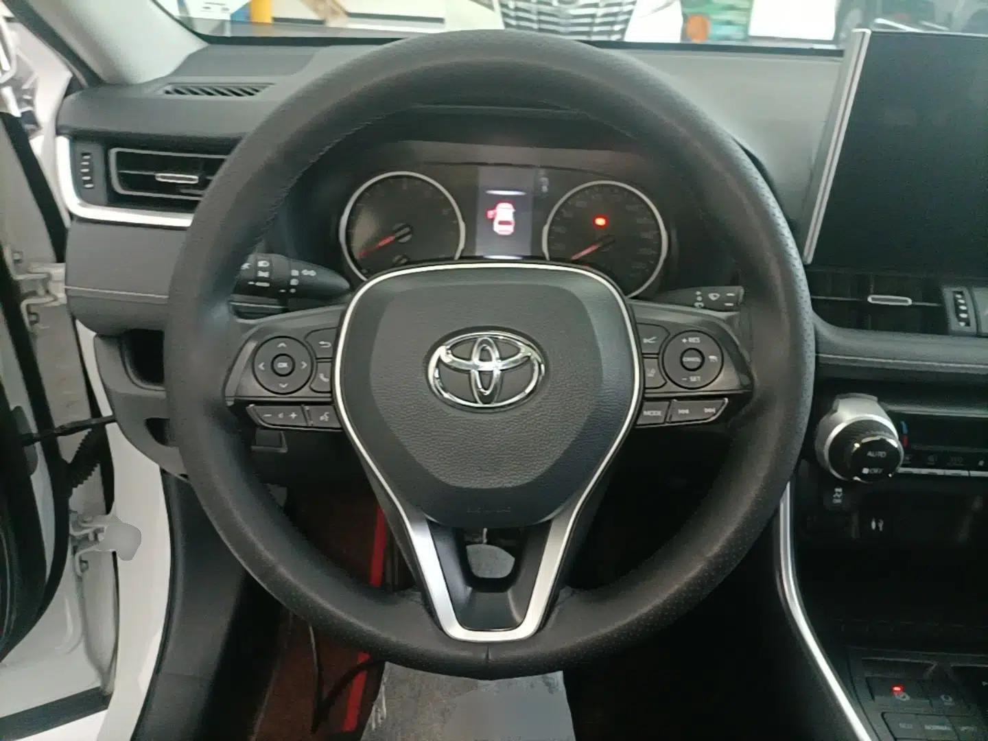 Toyota Wildlander 2022 2.0L CVT 4x4 Luxury PLUS Edition — миниатюра 13