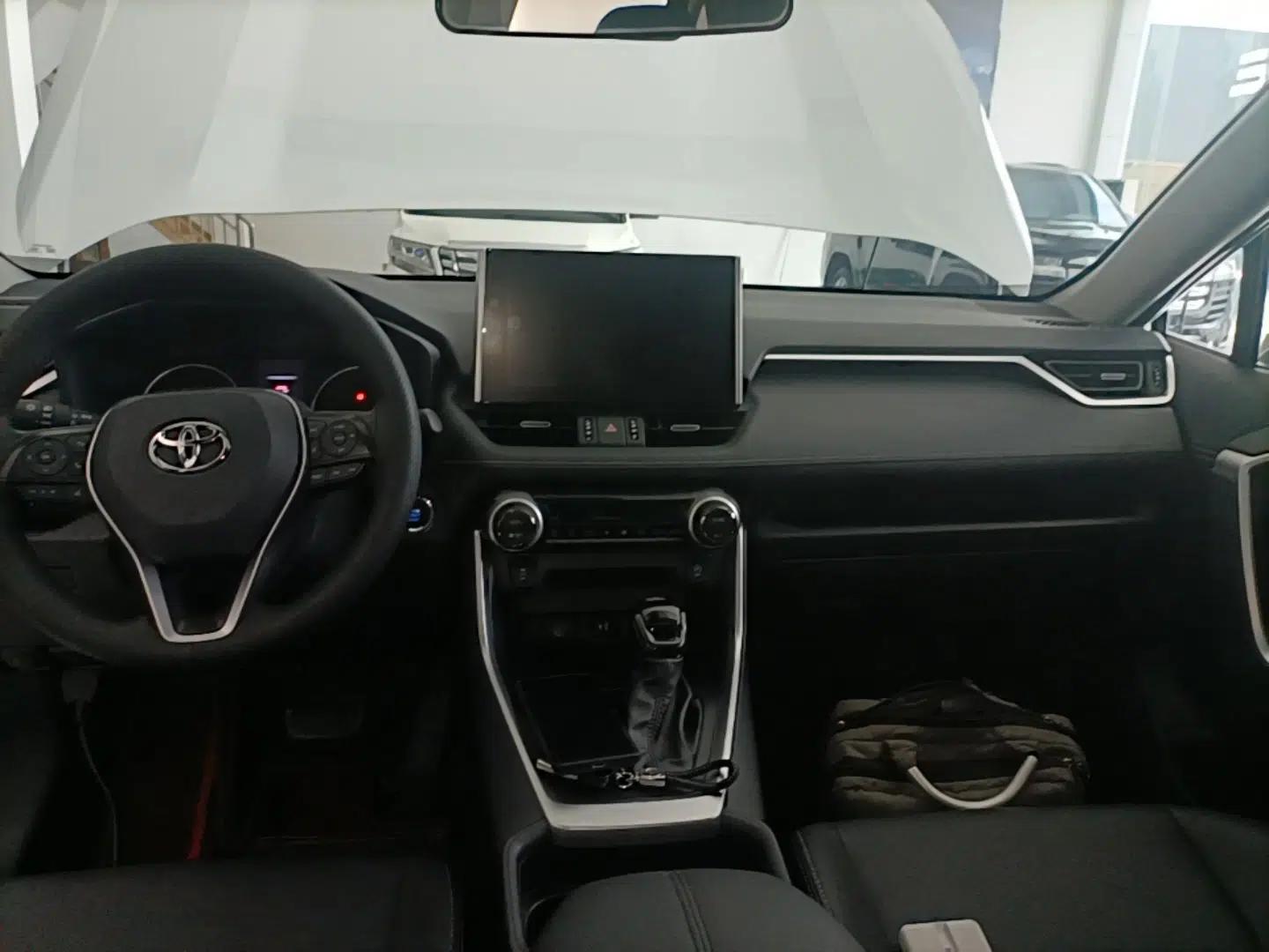 Toyota Wildlander 2022 2.0L CVT 4x4 Luxury PLUS Edition — миниатюра 15