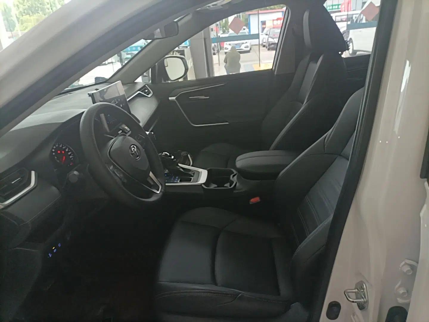 Toyota Wildlander 2022 2.0L CVT 4x4 Luxury PLUS Edition — миниатюра 17