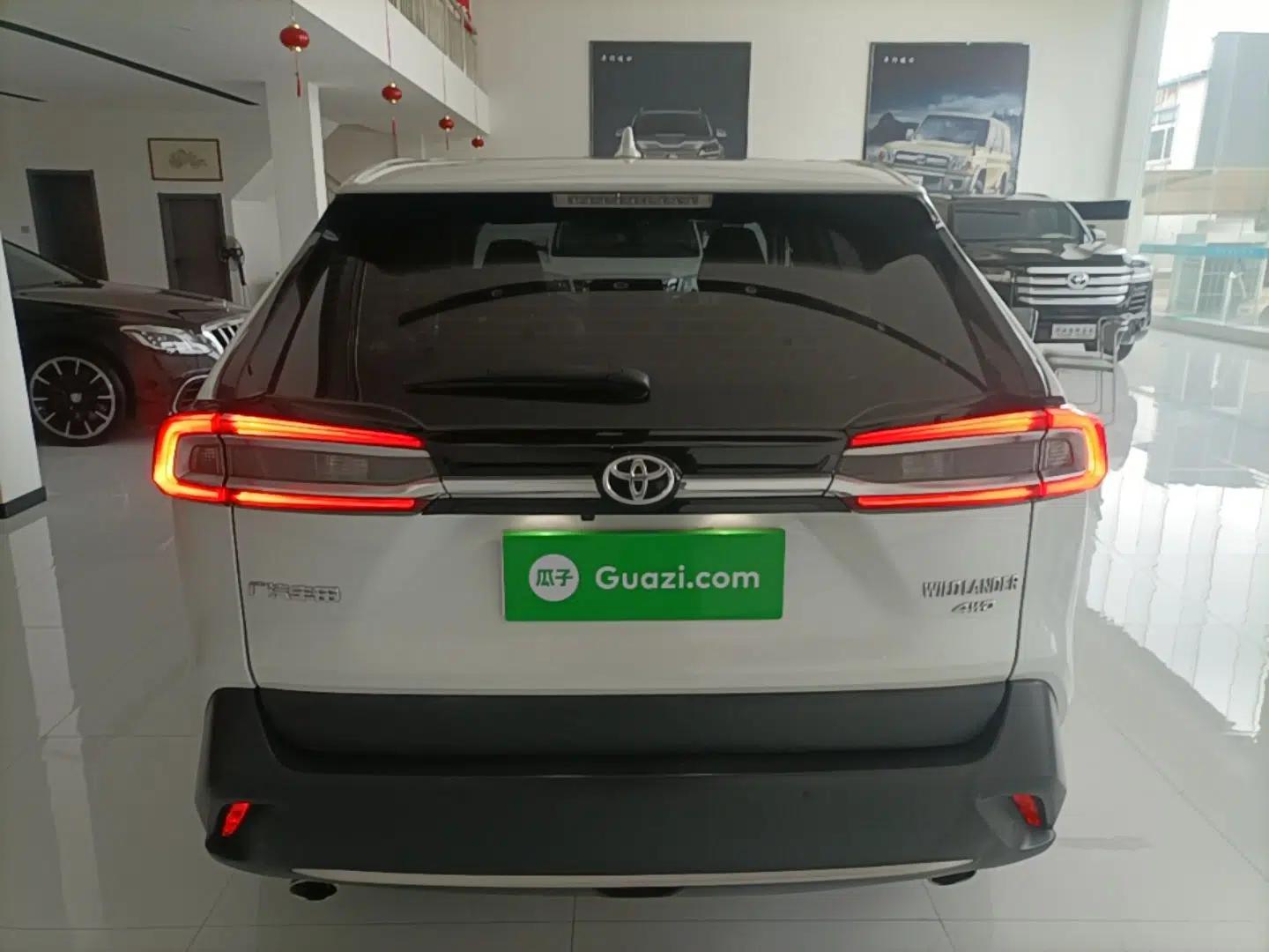 Toyota Wildlander 2022 2.0L CVT 4x4 Luxury PLUS Edition — миниатюра 3